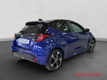 Car image 4