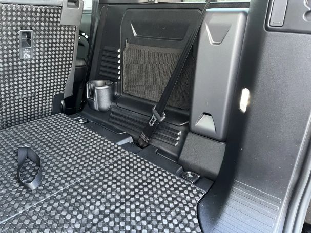 Land Rover Defender 221 kW image number 16