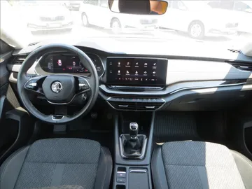 Car image 26