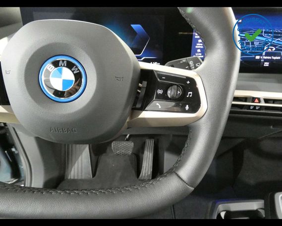 BMW iX xDrive40 240 kW image number 21