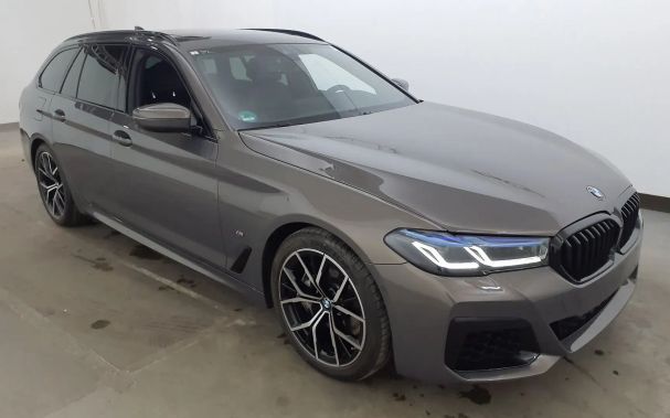 BMW 540i Touring M Sport Edition xDrive 245 kW image number 2