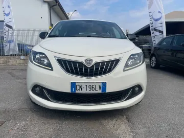 Car image 3