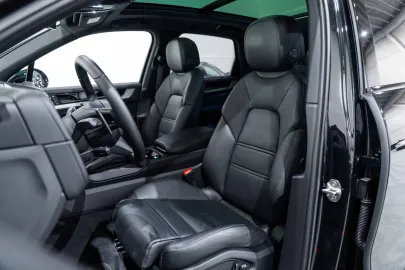 Car image 33