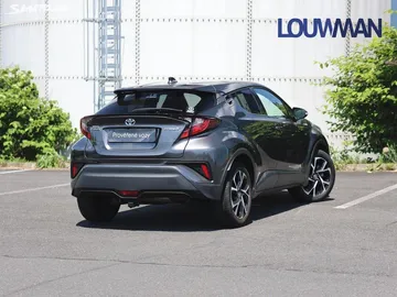 Car image 3