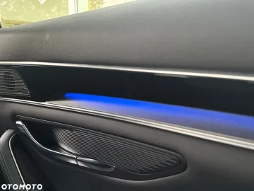 Car image 40