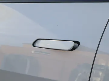 Car image 35
