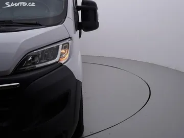 Car image 32