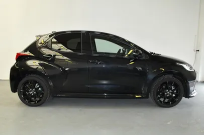 Car image 5