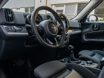 Car image 36