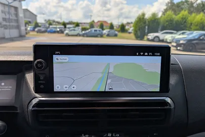 Car image 18