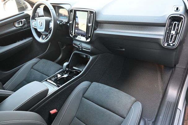 Volvo XC40 B4 Plus Dark DKG 145 kW image number 11