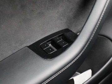 Car image 36