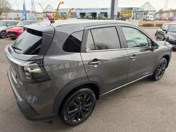 Car image 4