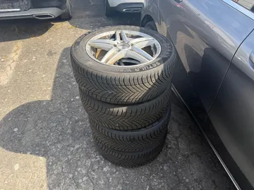 Car image 30