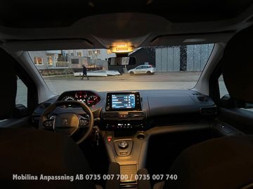 Car image 23