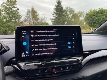 Car image 30