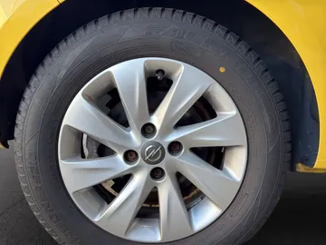 Car image 32