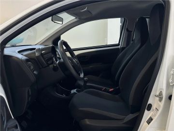 Car image 29
