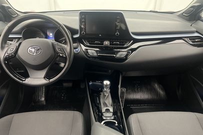 Car image 14