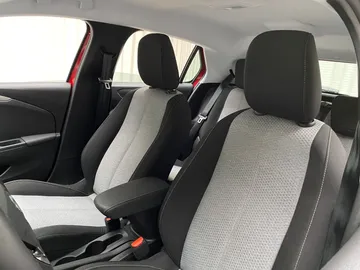 Car image 43