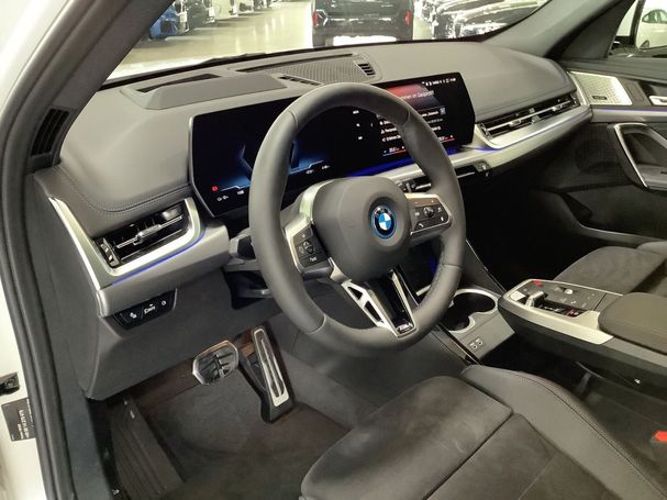 BMW iX1 xDrive M Sport 225 kW image number 9