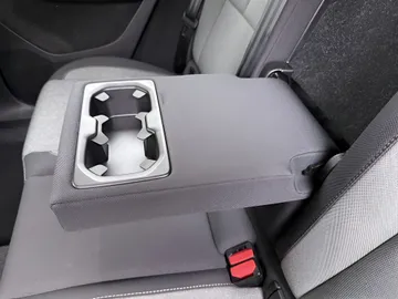 Car image 40