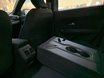 Car image 32