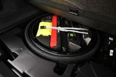 Car image 29