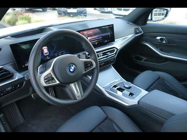 BMW 330e Touring 215 kW image number 4