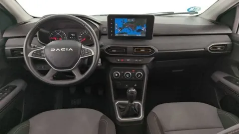 Car image 3