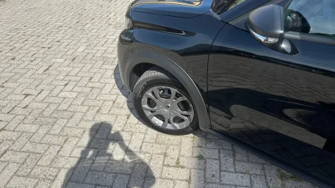 Car image 29