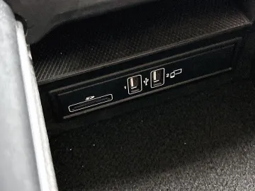 Car image 38