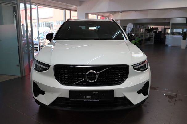 Volvo XC40 Plus Dark B4 155 kW image number 5