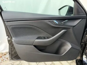 Car image 29