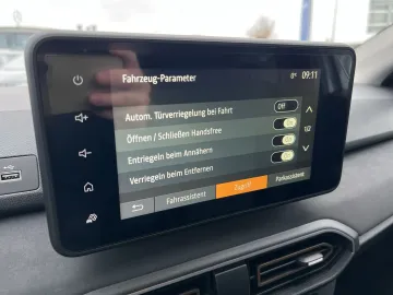 Car image 26