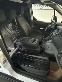 Car image 36