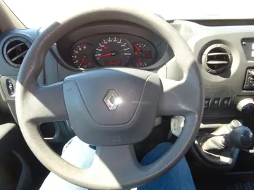 Car image 26