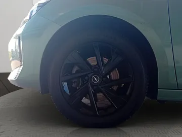 Car image 22