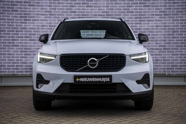 Volvo XC40 B4 Plus Dark 145 kW image number 9