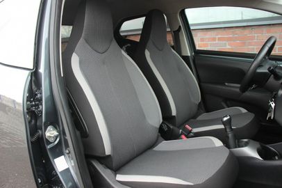 Car image 35