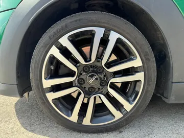 Car image 35