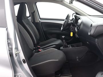 Car image 30