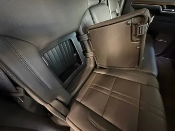 Car image 38