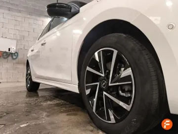 Car image 30