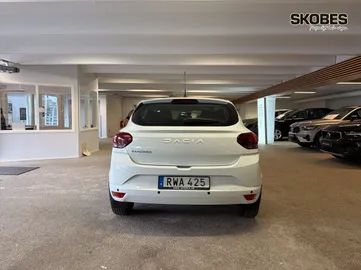 Car image 5