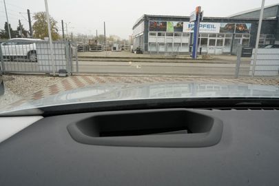 Car image 32