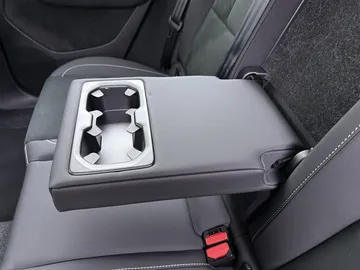 Car image 42