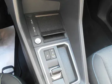 Car image 28