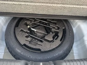 Car image 36