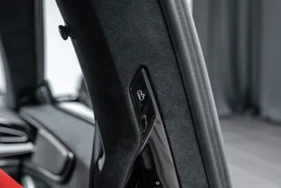 Car image 33